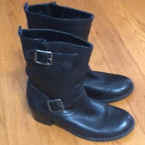 Tesori  black short boots with buckle detail